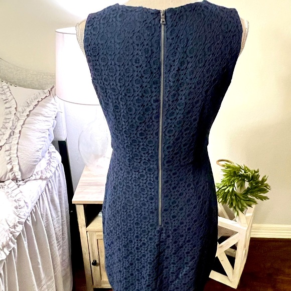 Tahari Navy Lace Overlay Sleeveless Sheath Dress Size 4 - Picture 3 of 10